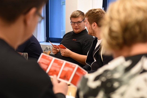 师资和办公培训者在丹麦会议