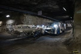 电动钻孔和螺栓钻机以创建一个更可持续的采矿业